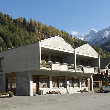 Auberge les Charmettes Bourg-Saint-Pierre Extérieur photo