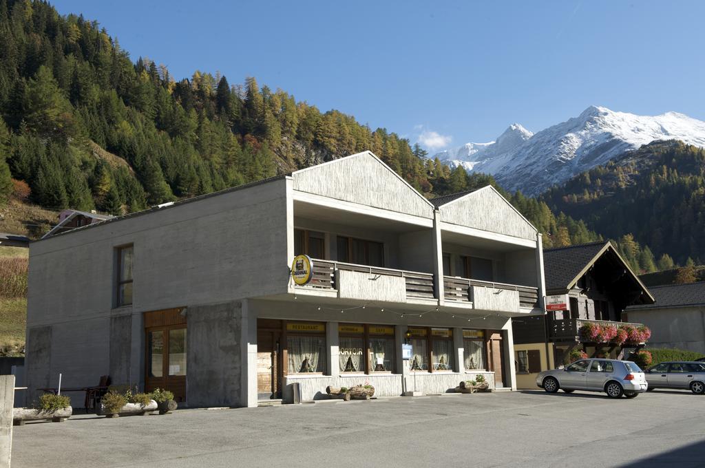Auberge les Charmettes Bourg-Saint-Pierre Extérieur photo